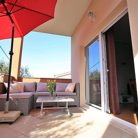 Priska Apartment Kastela Exterior photo