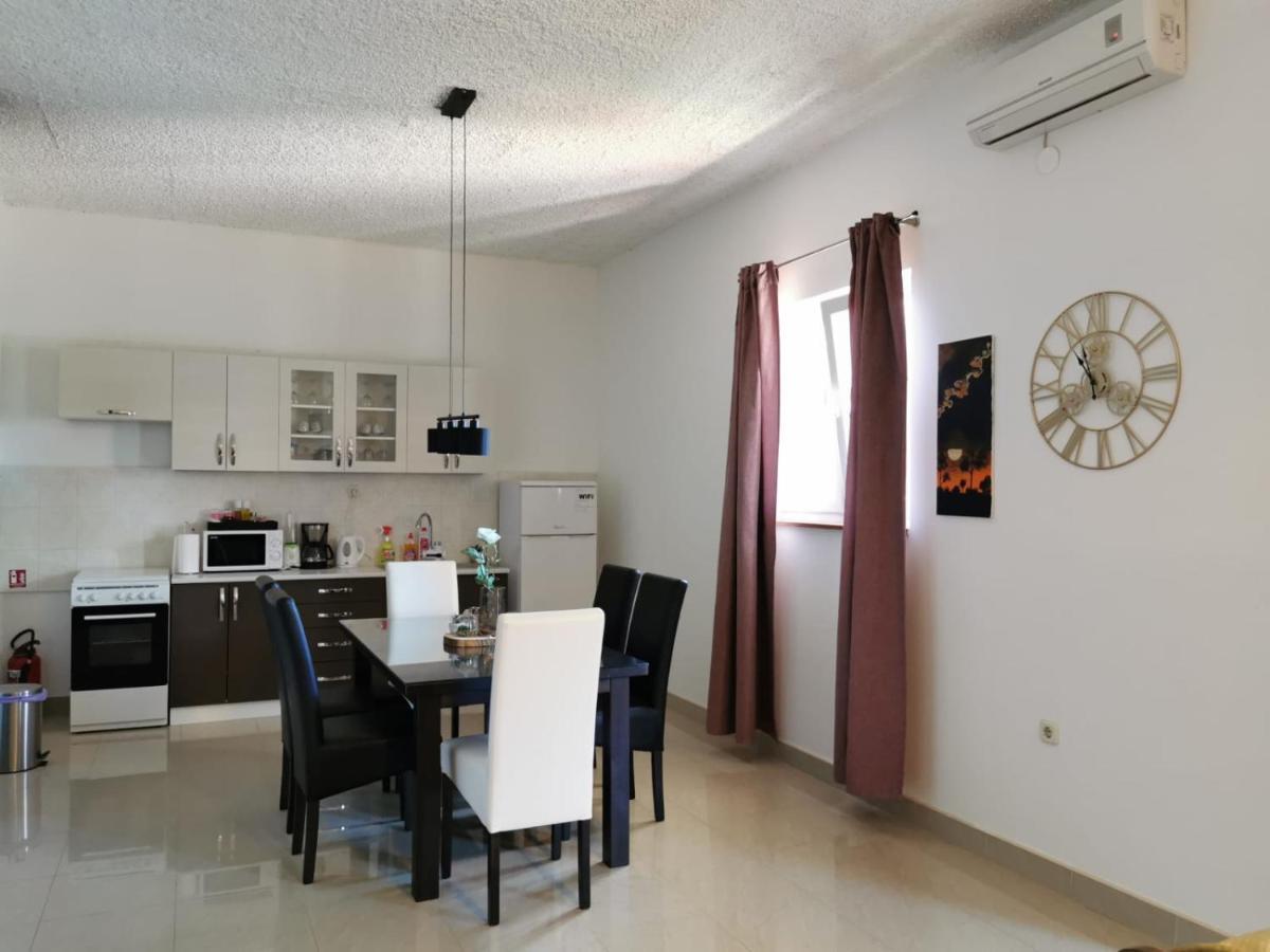 Priska Apartment Kastela Exterior photo