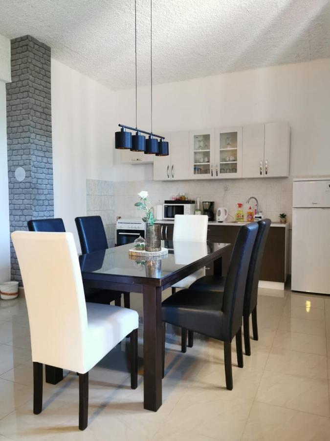 Priska Apartment Kastela Exterior photo