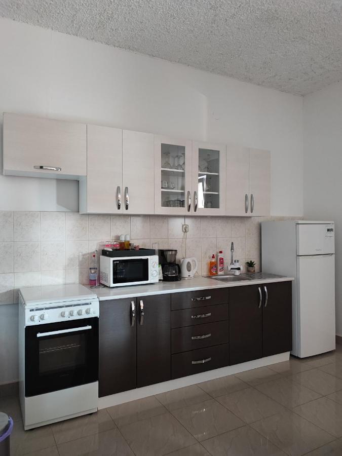 Priska Apartment Kastela Exterior photo